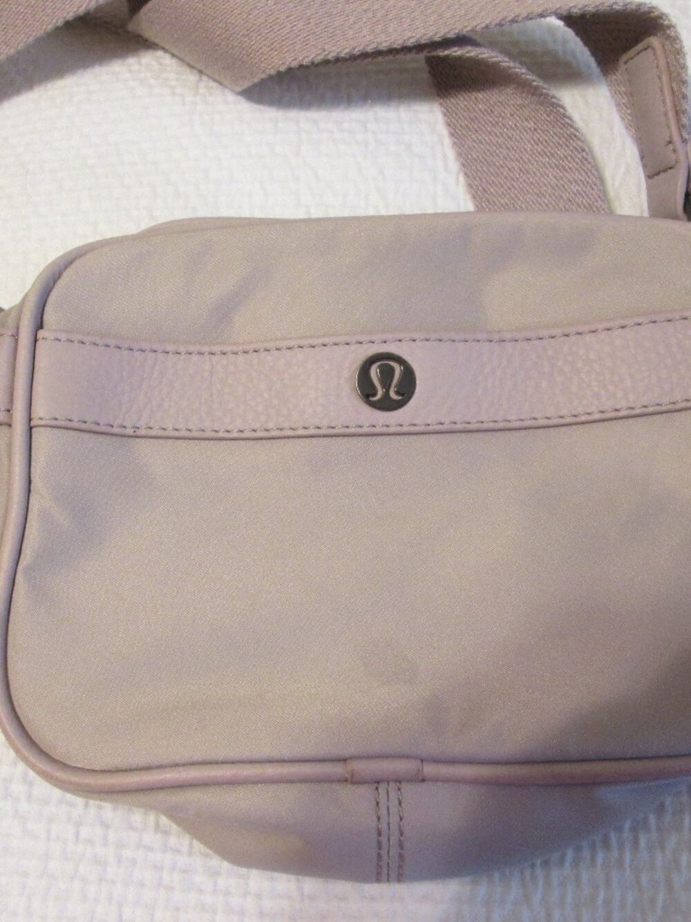 Lululemon Crossbody Bag Purse Expandable Strap Light Purple